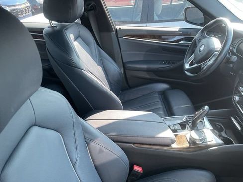 Used 2018 BMW 530i RWD image 10