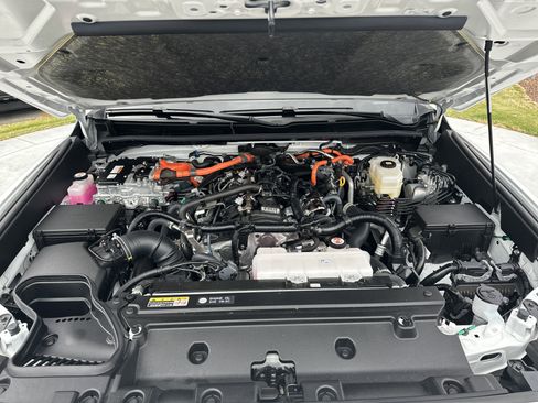 Certified 2025 Toyota 4Runner Hybrid TRD Off Road image 33