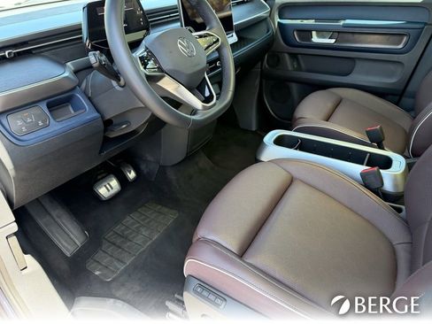 Used 2025 Volkswagen ID. Buzz Pro S Plus RWD image 21