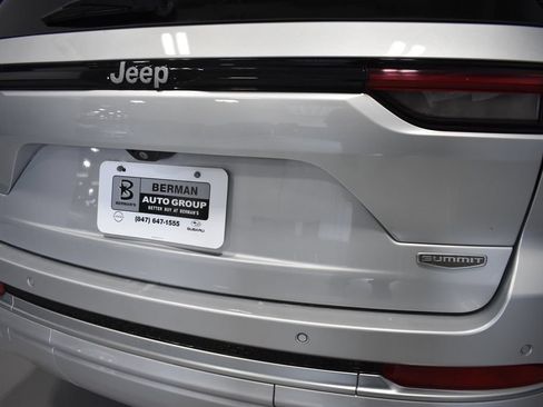 Used 2022 Jeep Grand Cherokee Summit AWD/4WD image 12