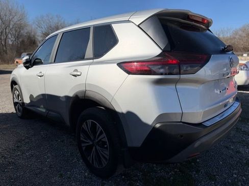 Used 2023 Nissan Rogue SV image 4