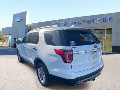 Used 2017 Ford Explorer XLT FWD image 5