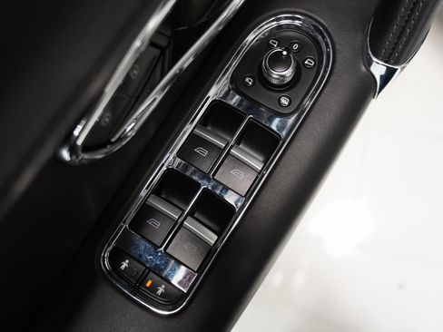 Used 2019 Bentley Bentayga image 24