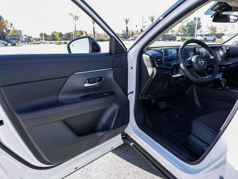 New 2026 Nissan Kicks SR image 12