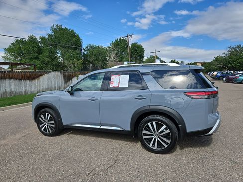 Used 2023 Nissan Pathfinder Platinum AWD/4WD image 4