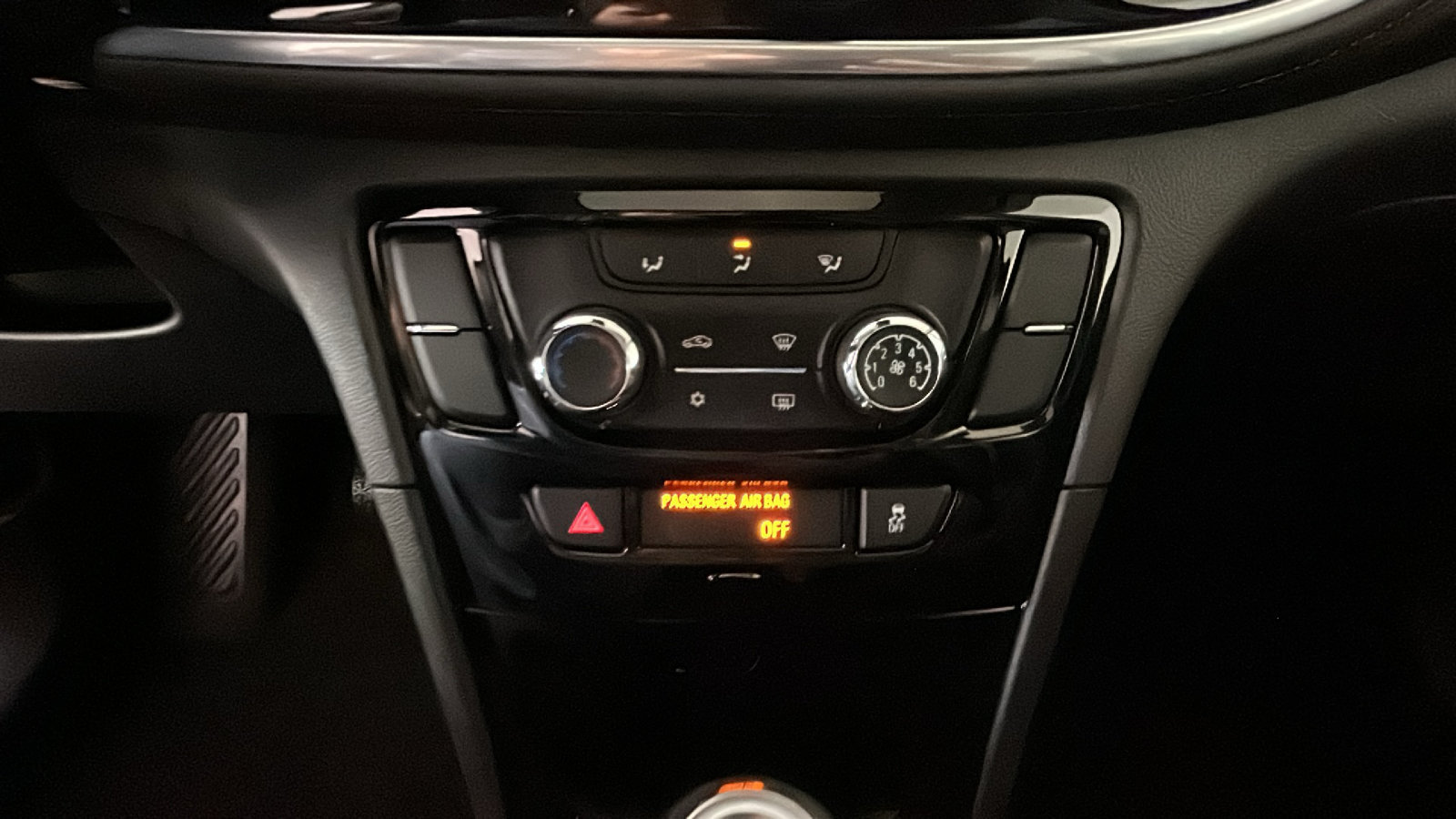Used 2019 Buick Encore Sport Touring FWD image 26