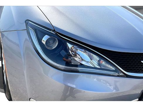 Certified 2019 Chrysler Pacifica Touring Plus FWD image 53
