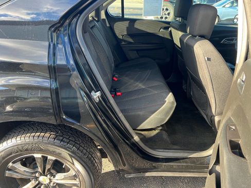 Used 2017 Chevrolet Equinox LS image 21