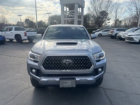 Used 2019 Toyota Tacoma TRD Sport image 2
