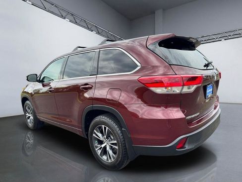 Used 2017 Toyota Highlander Plus AWD/4WD image 5