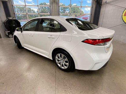 Used 2023 Toyota Corolla LE FWD image 3