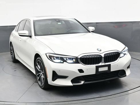 Used 2019 BMW 330i Sedan w/ Driving Assistance Package image 9