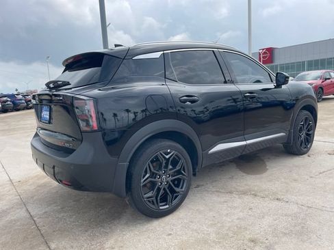 Used 2025 Nissan Kicks SR AWD/4WD image 5