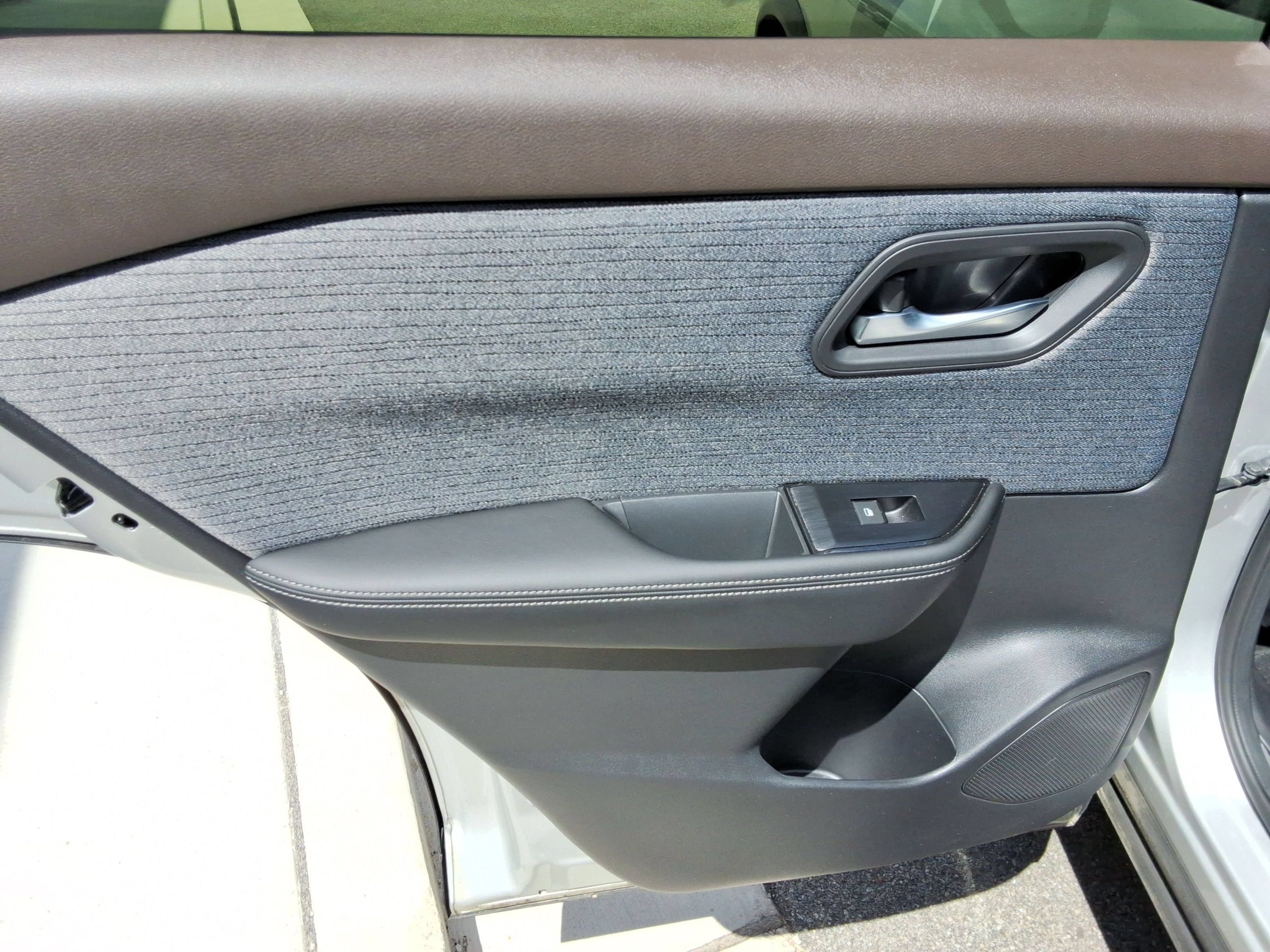 Used 2023 Nissan Rogue SV AWD/4WD image 23