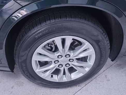 Used 2024 Cadillac XT6 Luxury w/ LPO, Floor Liner Package FWD image 10