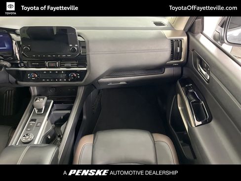 Used 2025 Nissan Pathfinder Platinum image 22