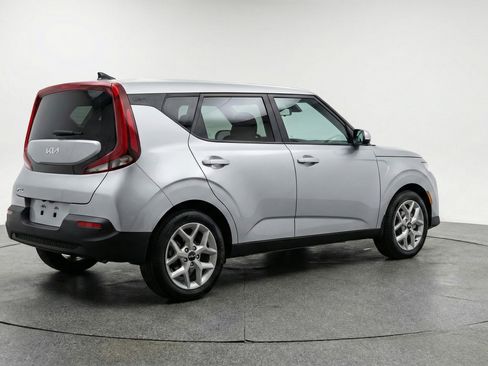 Used 2025 Kia Soul LX w/ LX Technology Package image 9