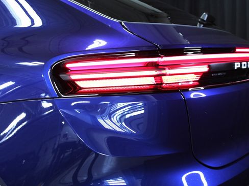 Certified 2024 Porsche Macan 4 Electric image 16