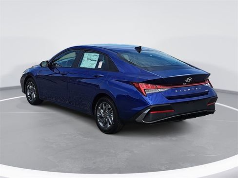 New 2026 Hyundai Elantra Blue image 7