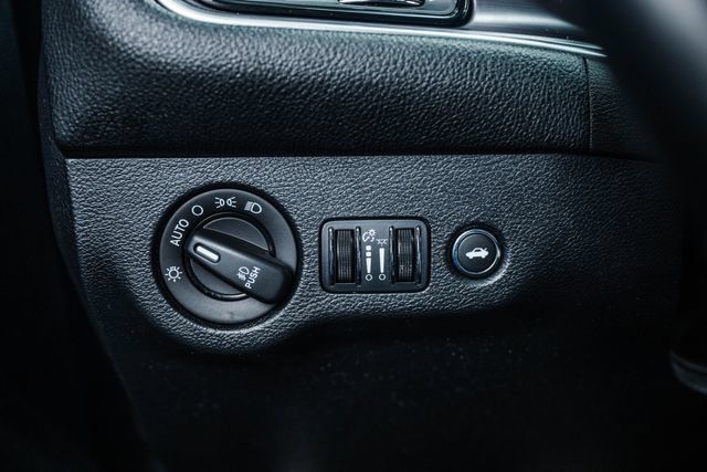 Used 2015 Dodge Challenger R/T w/ Quick Order Package 28B R/T RWD image 61