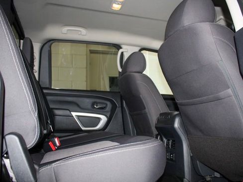 Used 2024 Nissan Titan SV w/ SV Convenience Package image 6