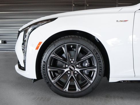 Used 2026 Cadillac CT5 V w/ Technology Package AWD/4WD image 4