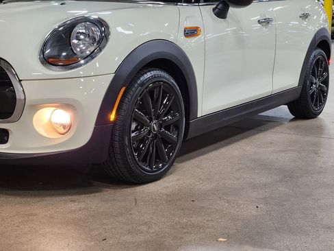 Used 2019 MINI Cooper 4-Door Hardtop image 18
