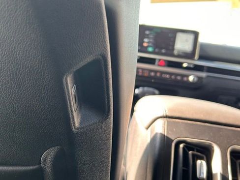 Used 2025 Kia Sorento S FWD image 44