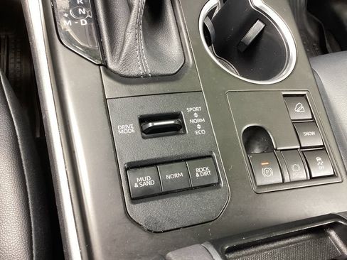 Used 2023 Toyota Highlander XLE AWD/4WD image 20