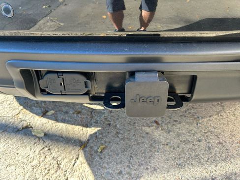 Used 2018 Jeep Grand Cherokee Limited image 6