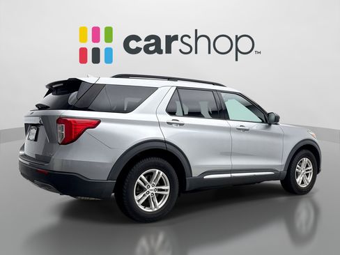 Used 2020 Ford Explorer XLT w/ Equipment Group 202A AWD/4WD image 5