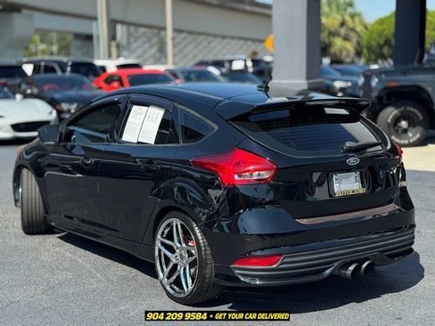 Used 2018 Ford Focus ST FWD image 5