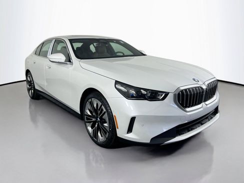 Used 2026 BMW 530i xDrive AWD/4WD image 8