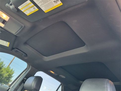 Used 2017 Ford Explorer XLT w/ Equipment Group 202A image 11