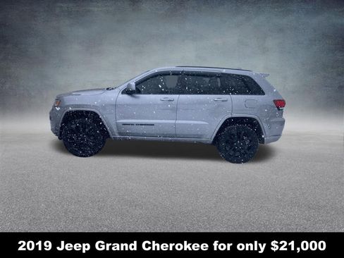 Used 2019 Jeep Grand Cherokee Altitude image 2