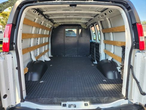 Used 2023 GMC Savana 2500 w/ Driver Convenience Package image 11
