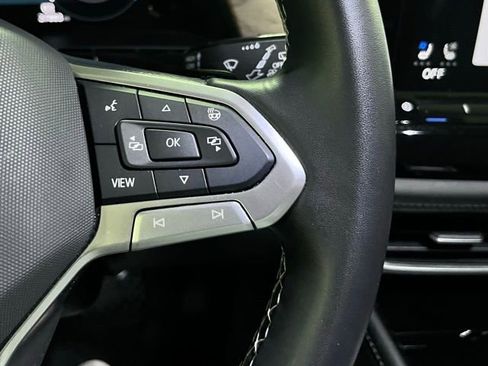 Used 2025 Volkswagen Atlas SE image 25