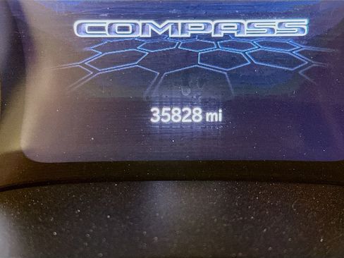 Used 2025 Jeep Compass Trailhawk AWD/4WD image 19