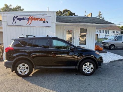 Used 2015 Toyota RAV4 LE image 2