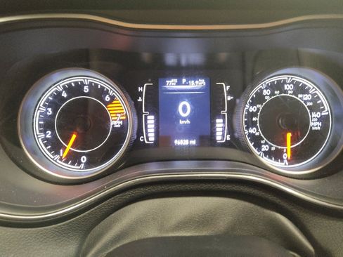 Used 2019 Jeep Cherokee Latitude Plus FWD image 23