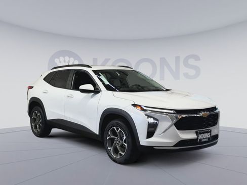New 2026 Chevrolet Trax LT w/ Driver Confidence Package image 2