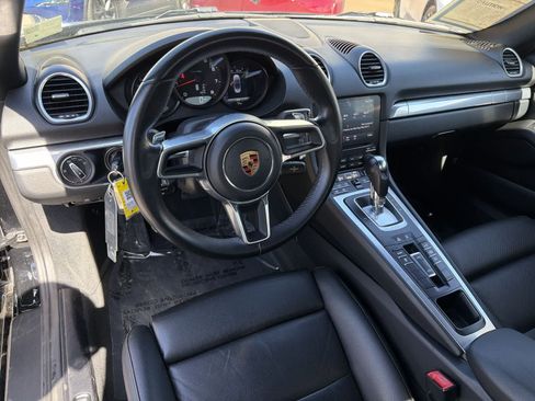 Used 2019 Porsche 718 Boxster image 11