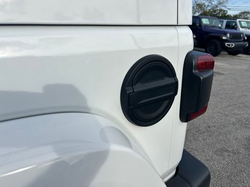 Used 2024 Jeep Wrangler Unlimited Sahara AWD/4WD image 21