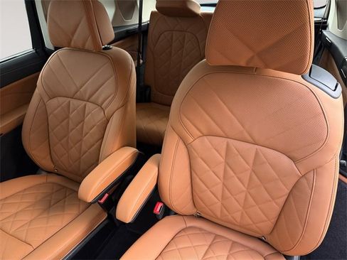 New 2026 BMW X7 xDrive40i w/ Premium Package image 13