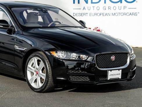 Used 2019 Jaguar XE Premium image 5