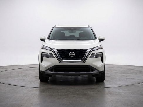 Used 2025 Nissan Rogue SV AWD/4WD image 2