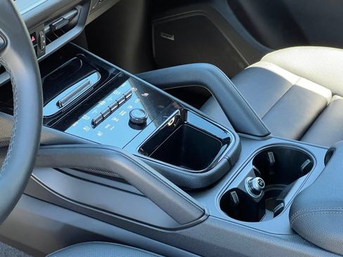 Certified 2025 Porsche Cayenne E-Hybrid AWD/4WD image 30