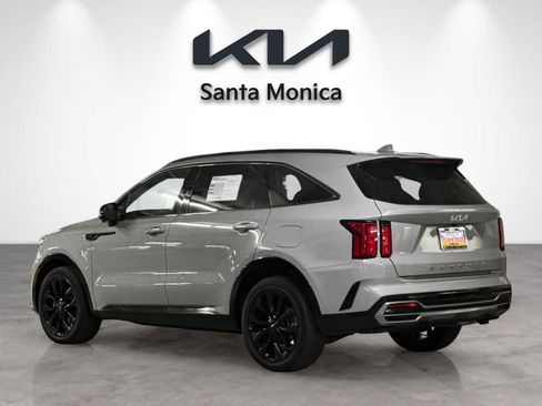 Certified 2022 Kia Sorento SX image 3