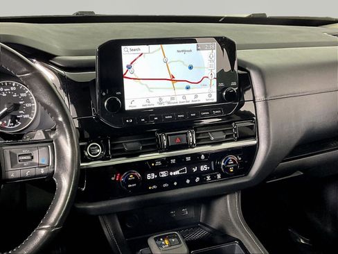 Used 2024 Nissan Pathfinder SL AWD/4WD image 9