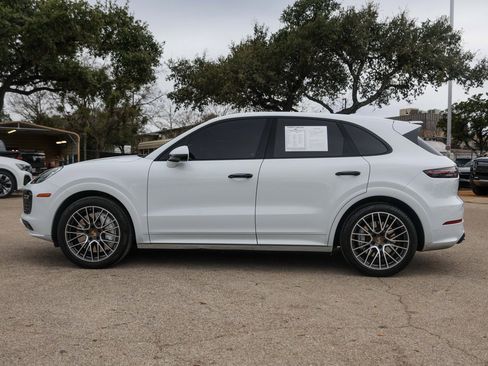 Used 2020 Porsche Cayenne Turbo w/ Assistance Package image 2